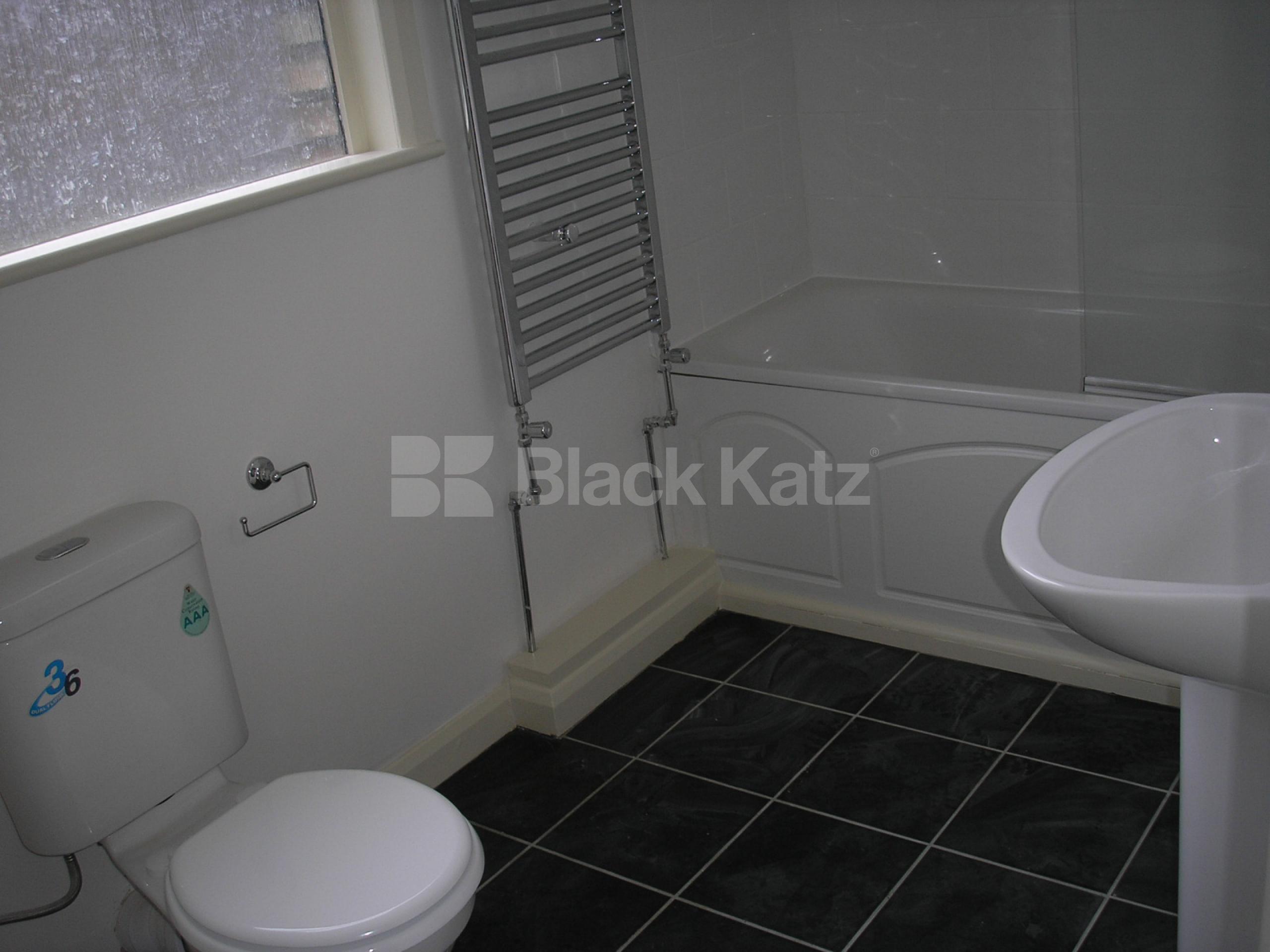 			4 Bedroom, 1 bath, 1 reception Flat			 Junction Road, TUFNELL PARK N19 n19